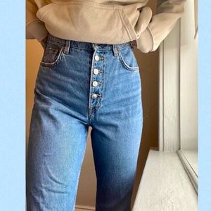 High-waisted jeans with buttons